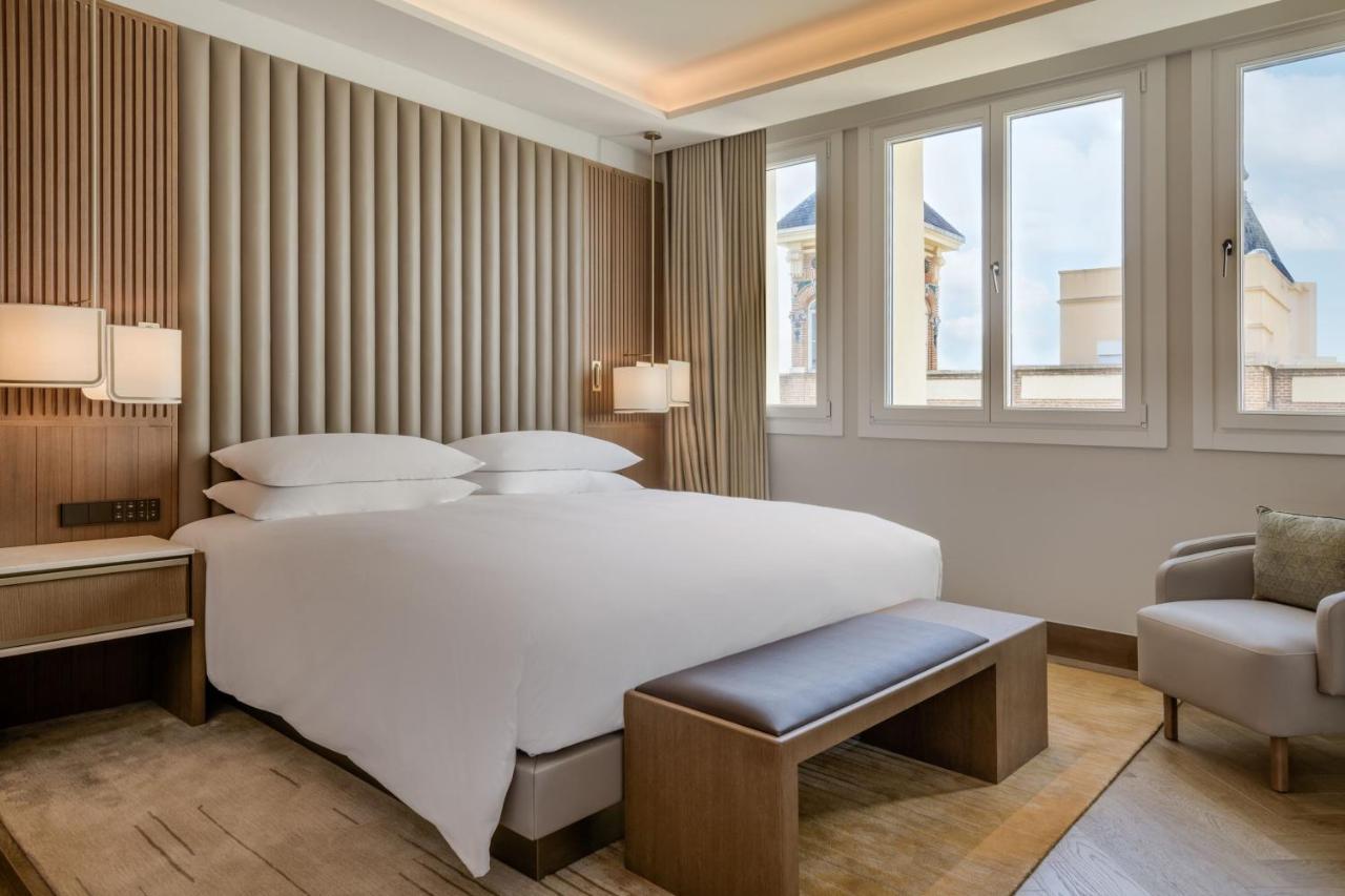 Junior King Suite Balcony Skyline View