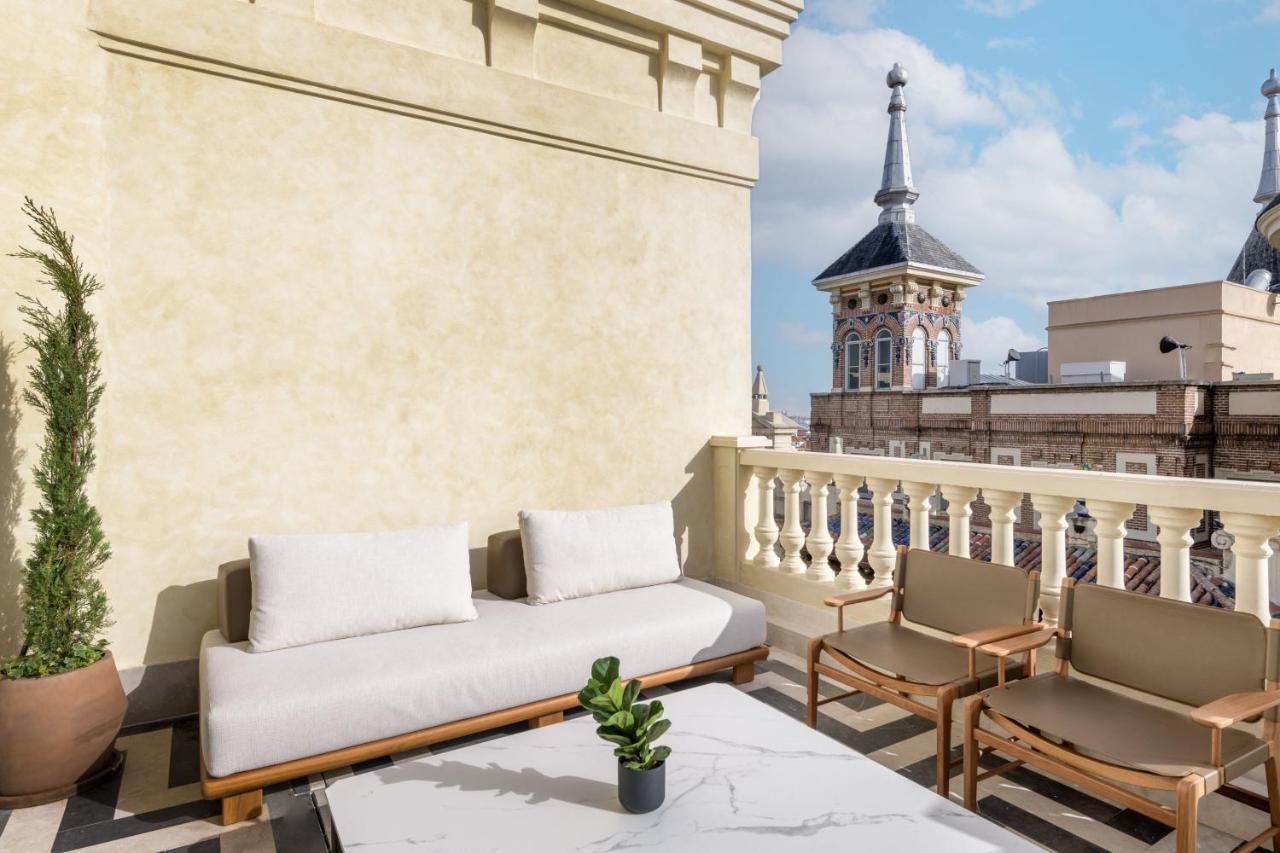Junior King Suite Balcony Skyline View