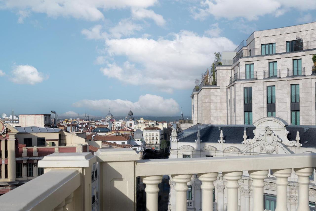 Junior King Suite Balcony Skyline View