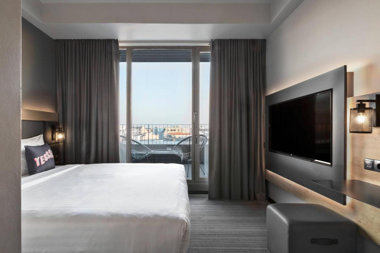 Superior Queen Room with Balcony and Street View,1356341252:JPEG