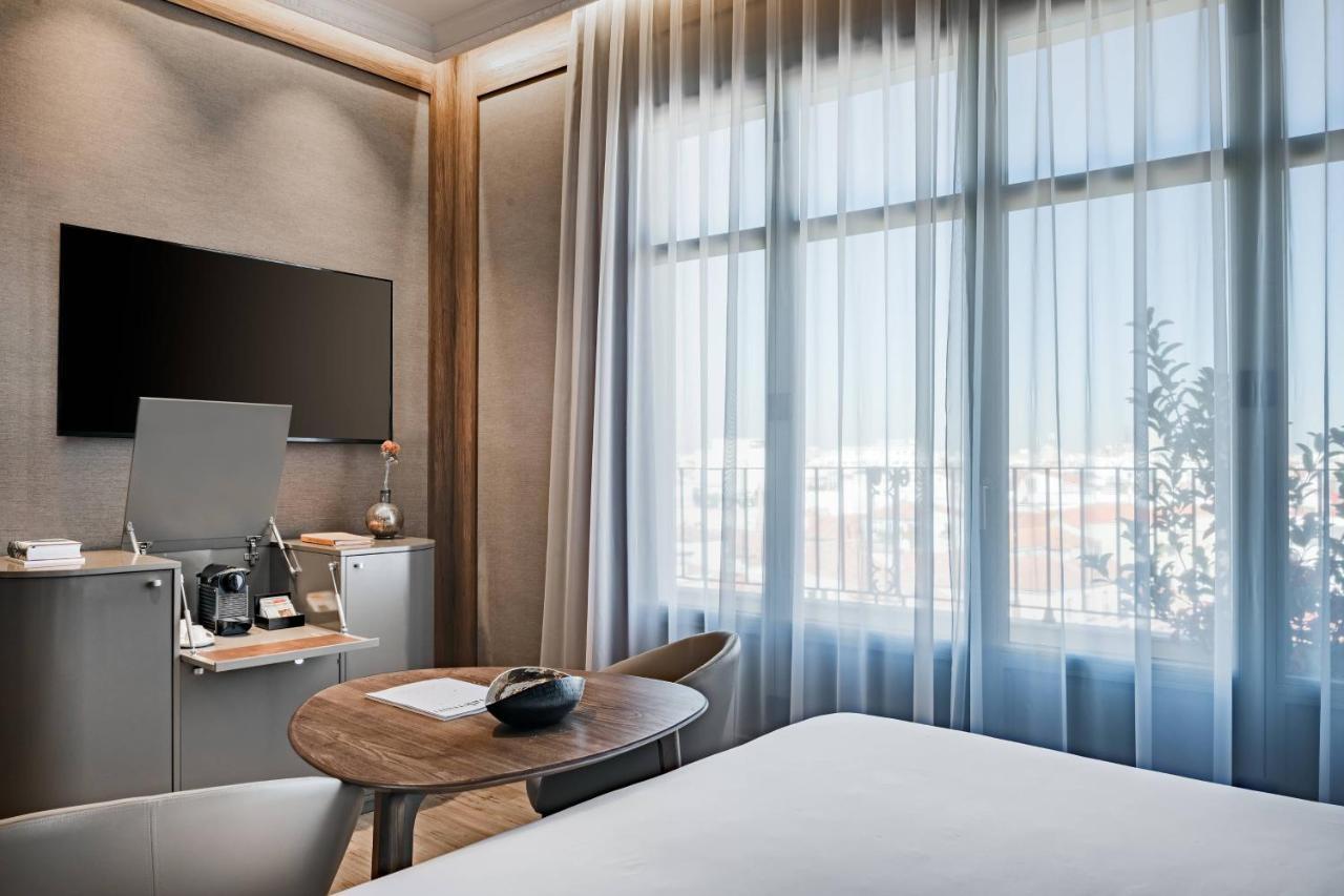Chambre Lit King-Size Deluxe avec Balcon - Vue sur Ville