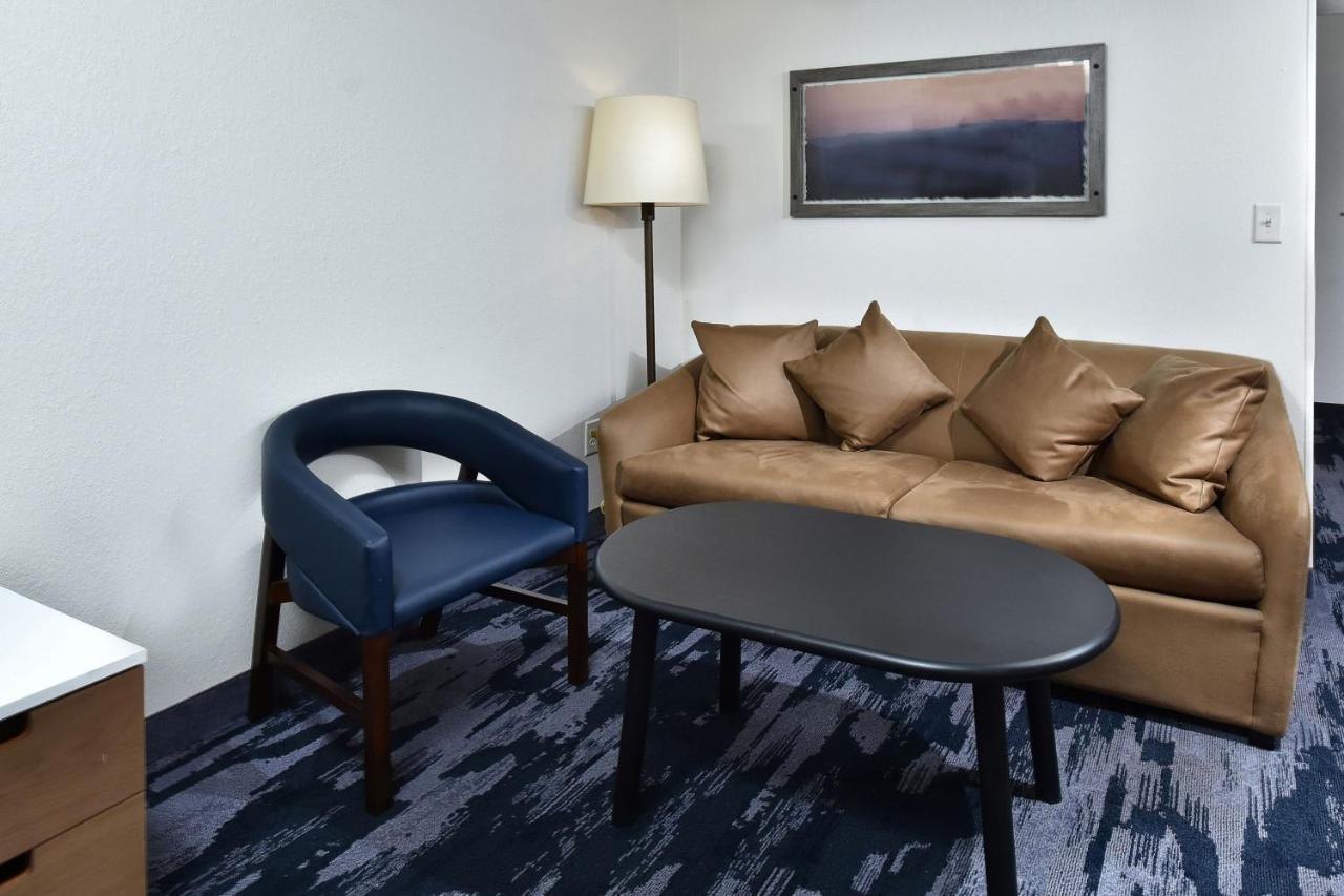 Studio with King Bed, Bathtub, Transfer Shower and Sofa Bed - Mobility Access/Hearing Accessible