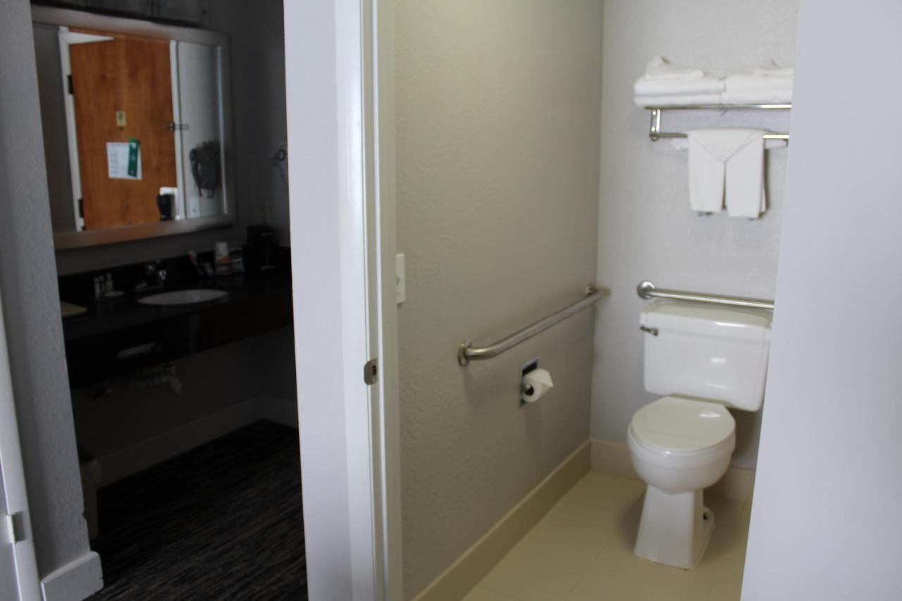 Queen Room with Two Queen Beds - Accessible/Non-Smoking