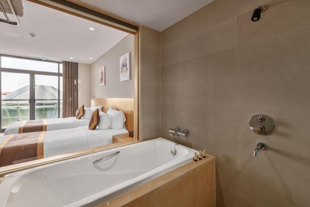 Premium Twin Room with Balcony