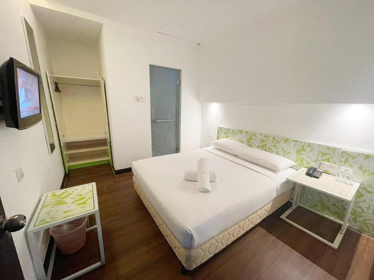 Connecting Room