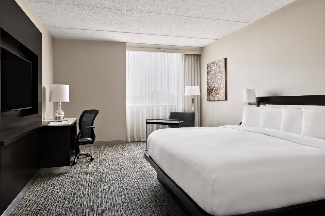 King Room with Club Lounge Access - High Floor
