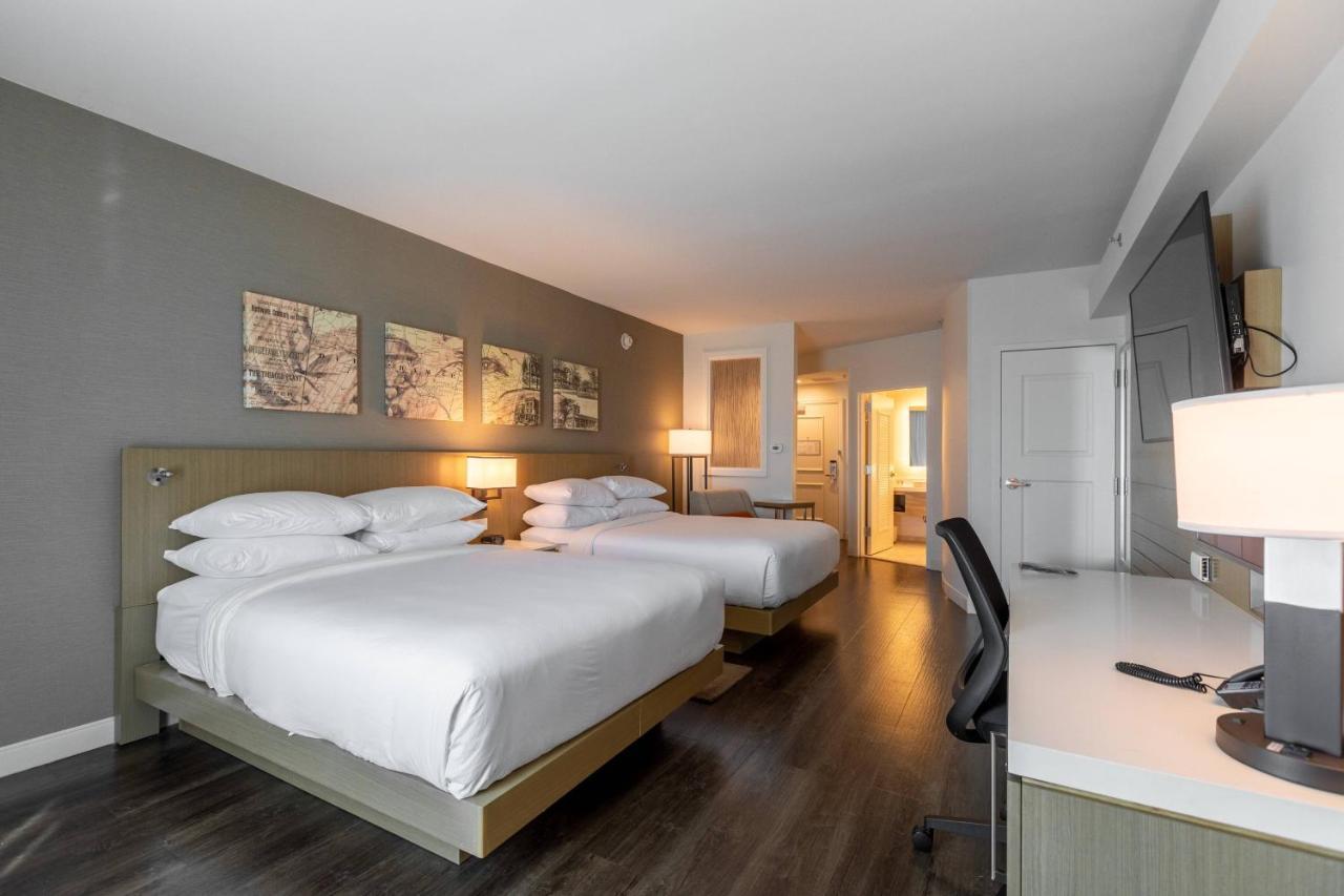 Queen Guest Room with 2 Queen Beds and Courtyard View