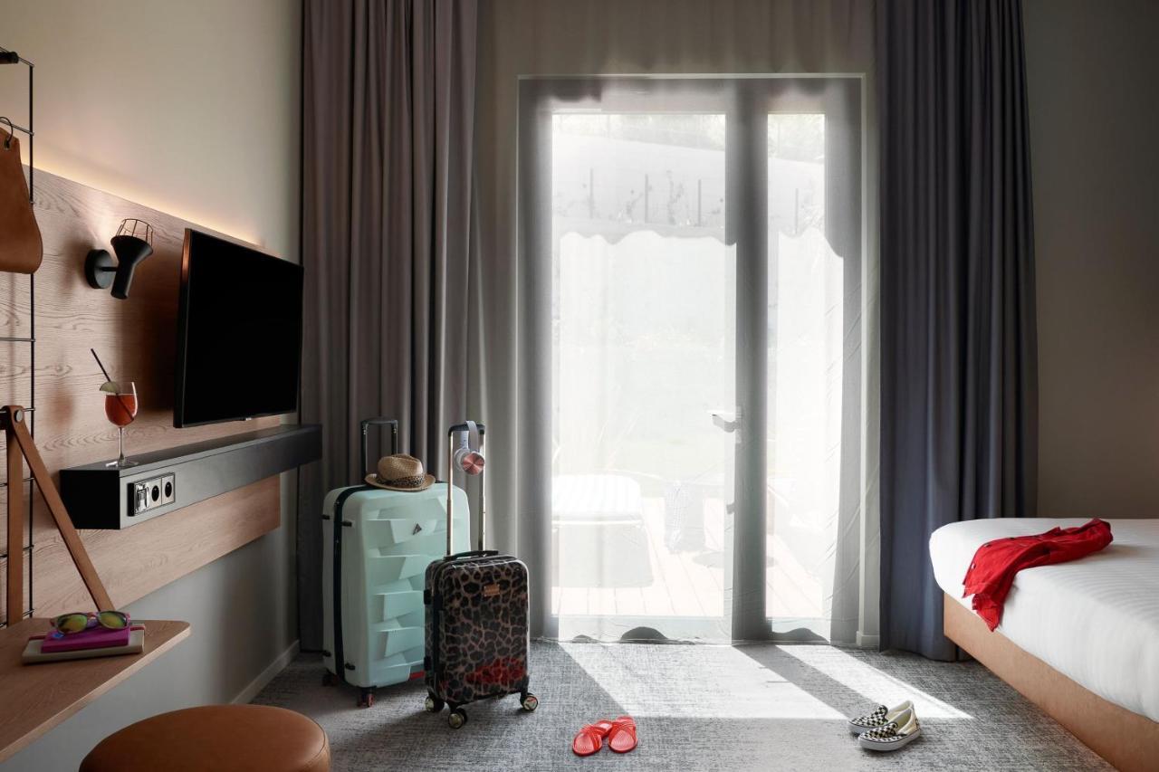 Moxy Queen Room with Pool Access and Terrace