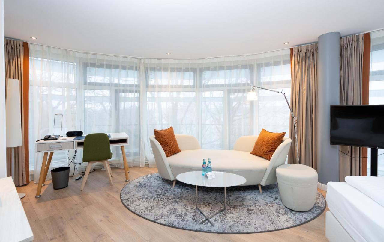 Deluxe Suite with Lake View