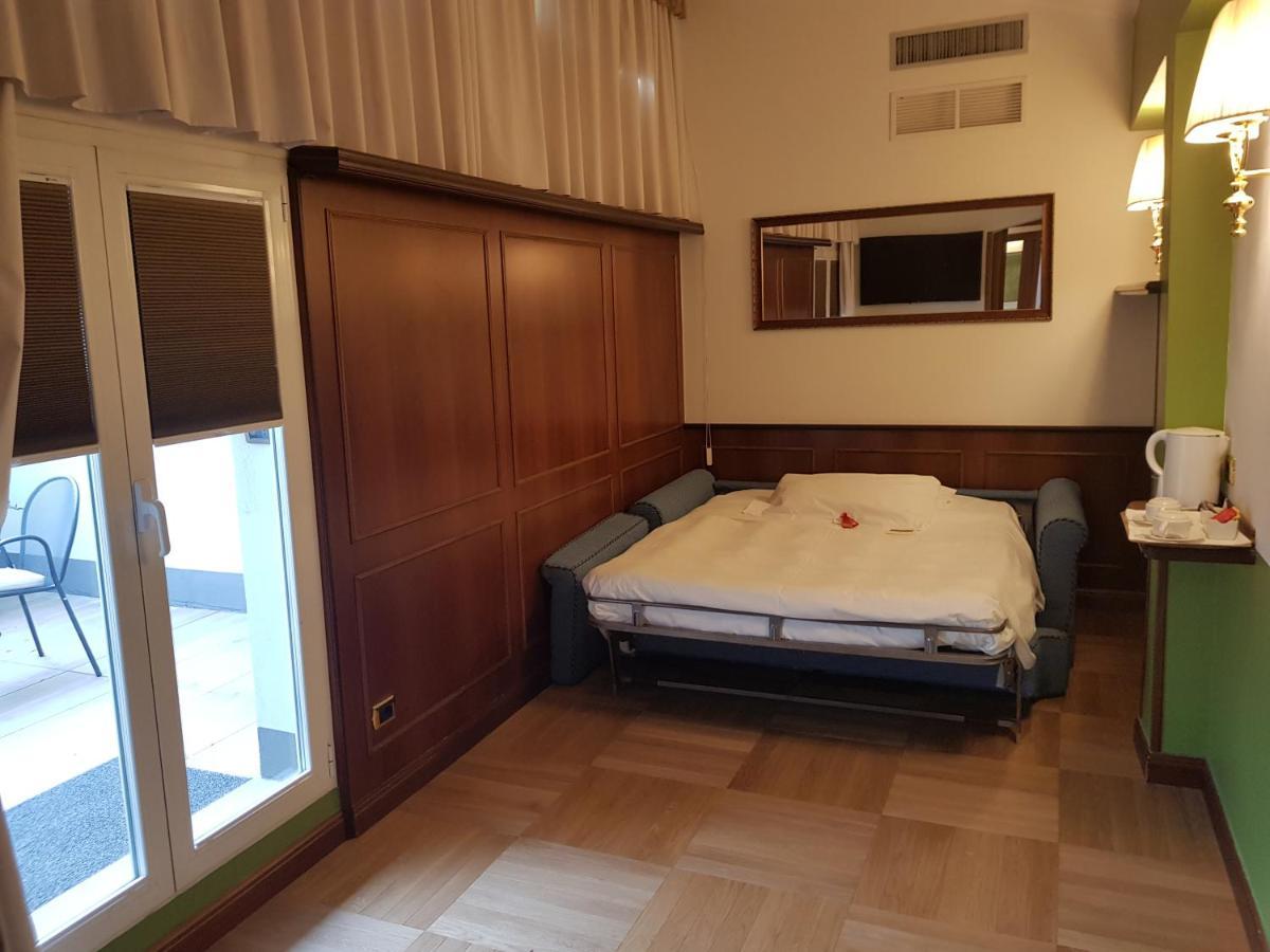Family Room (2 Adults + 2 Children)