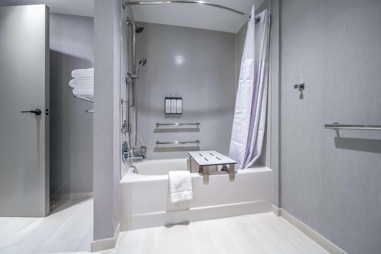 Queen Room Two Queen Beds Sofa Bed Tub Disability Access