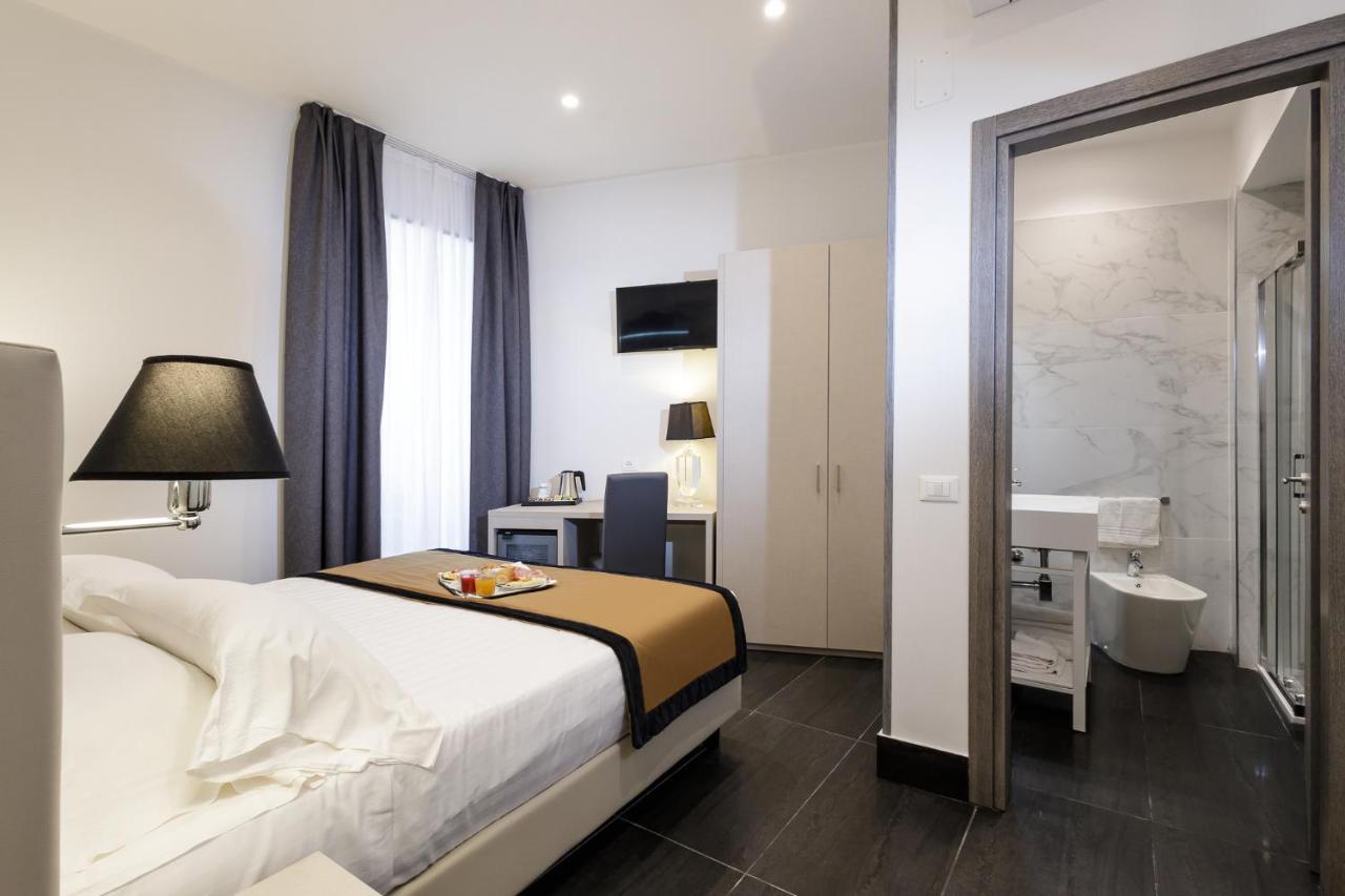Chambre Lit King-Size Standard avec Balcon - Non-Fumeurs