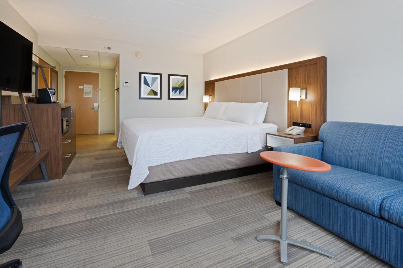 Standard King Room with Sofa Bed and Tub - Mobility Accessible
