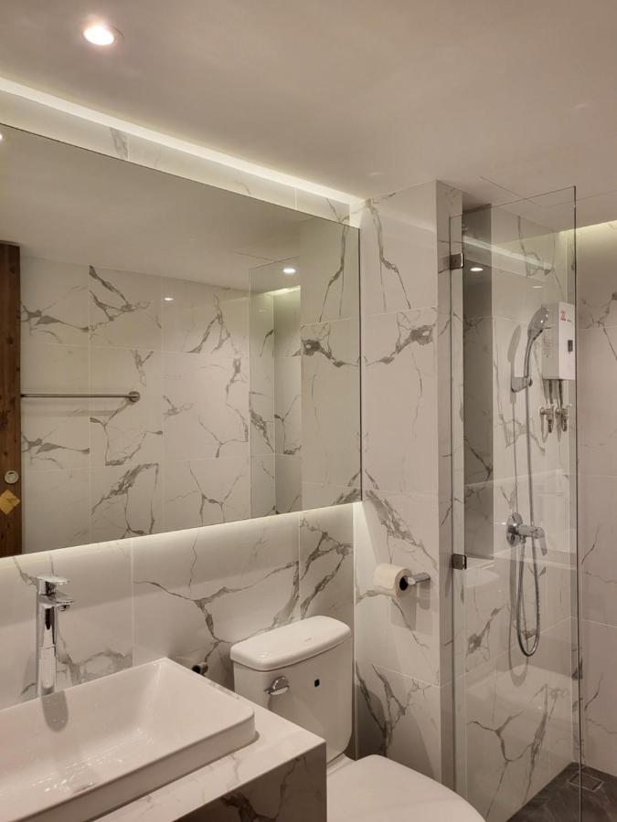 Family Room Bath,1358192165:JPEG