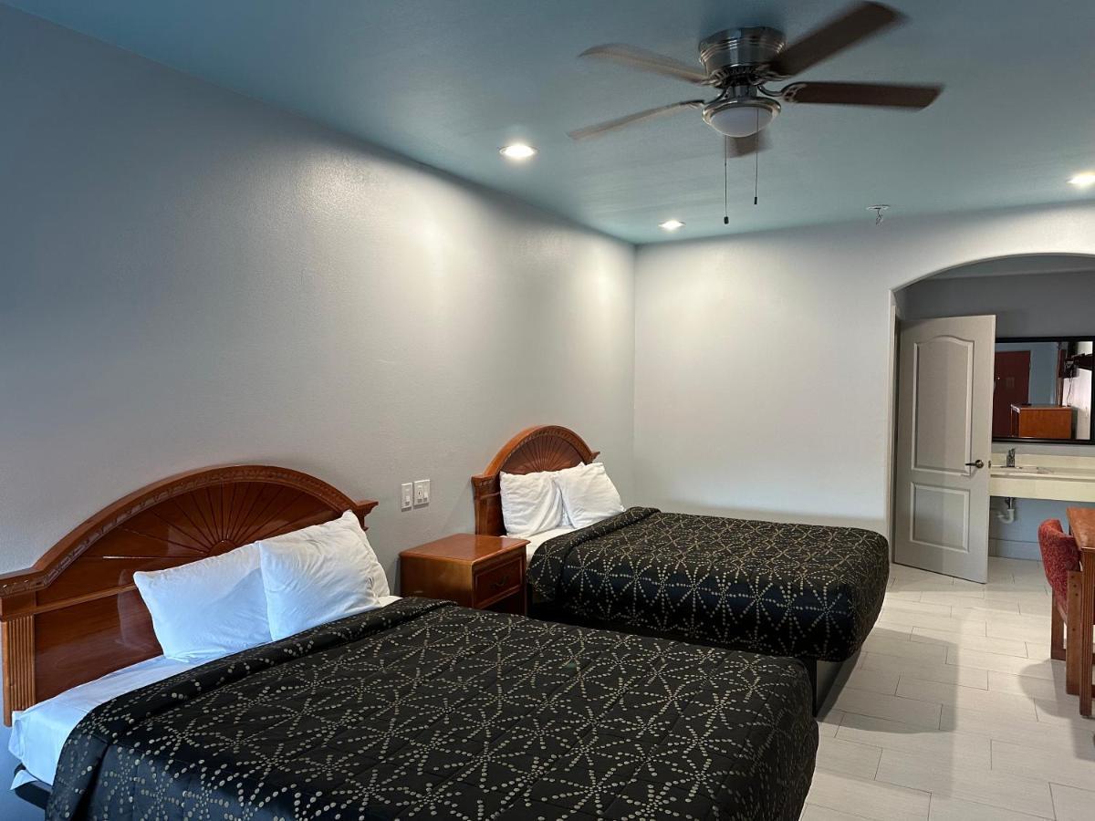 Queen Room with Two Queen Beds - Smoking