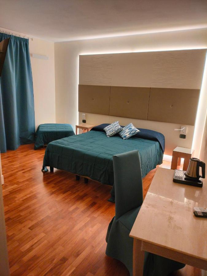 Double or Twin Room with Sea View