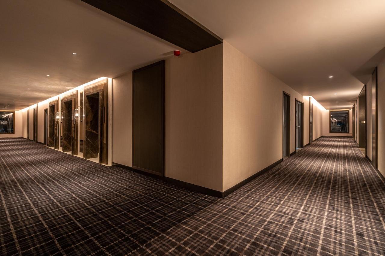 Club Room with Complementary - Lounge Access (High Tea & Happy Hours) and 4 pieces Laundry per Day
