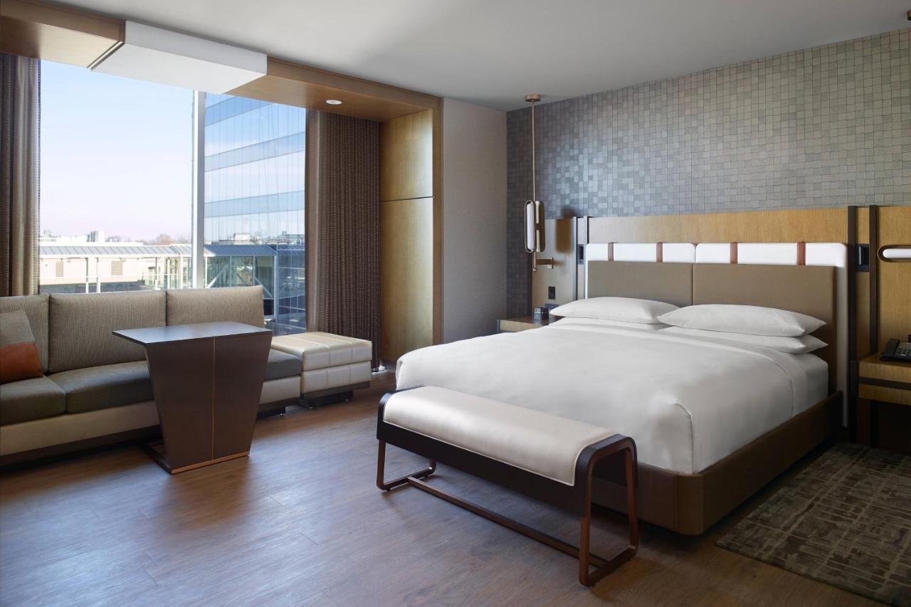 King Room with Club Lounge Access