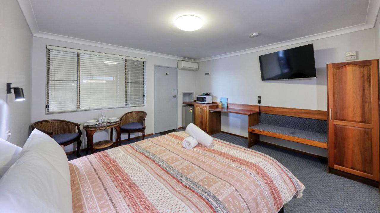 Queen Room with Spa Bath