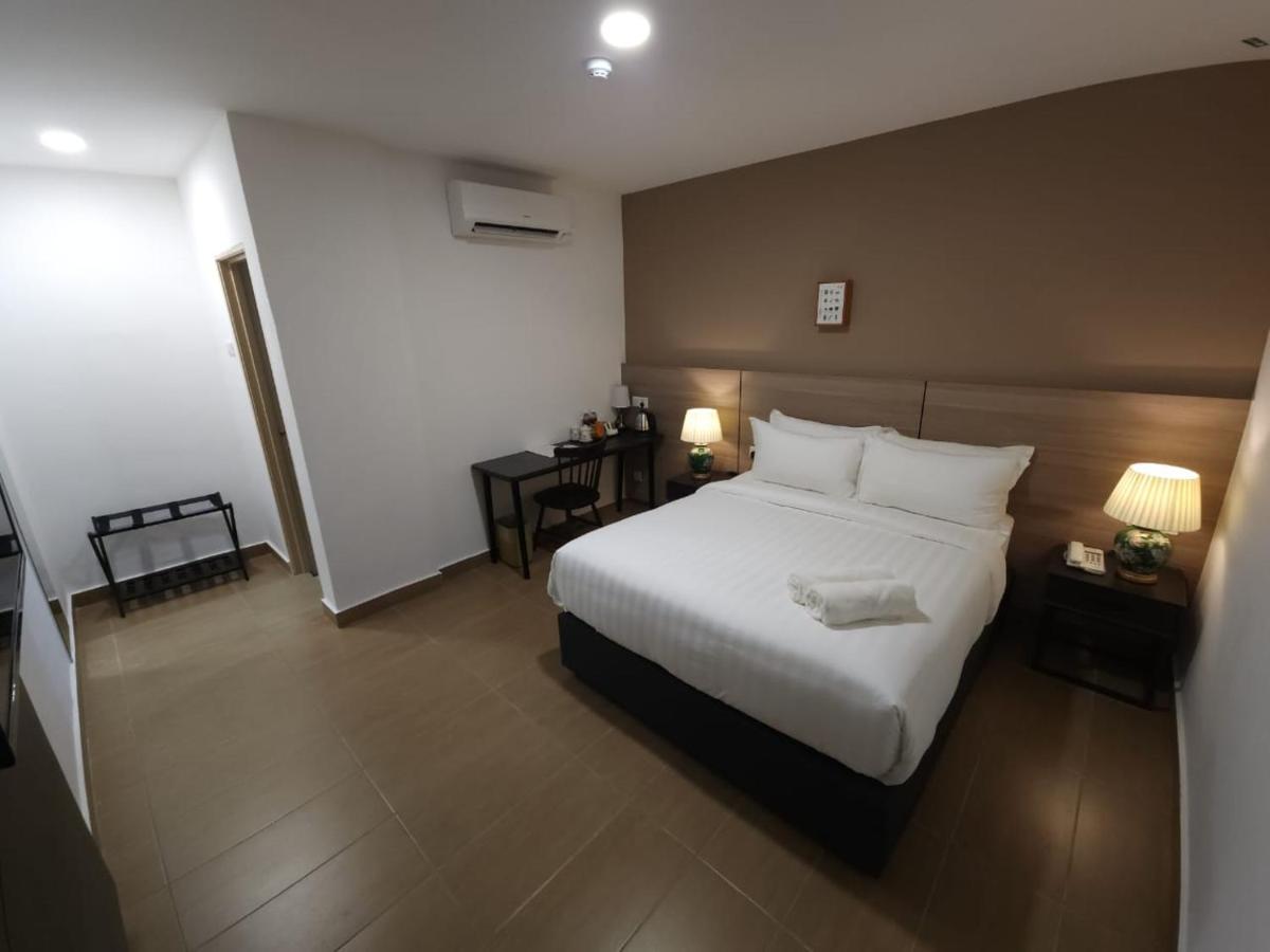 Standard Queen Room,1364181311:JPEG