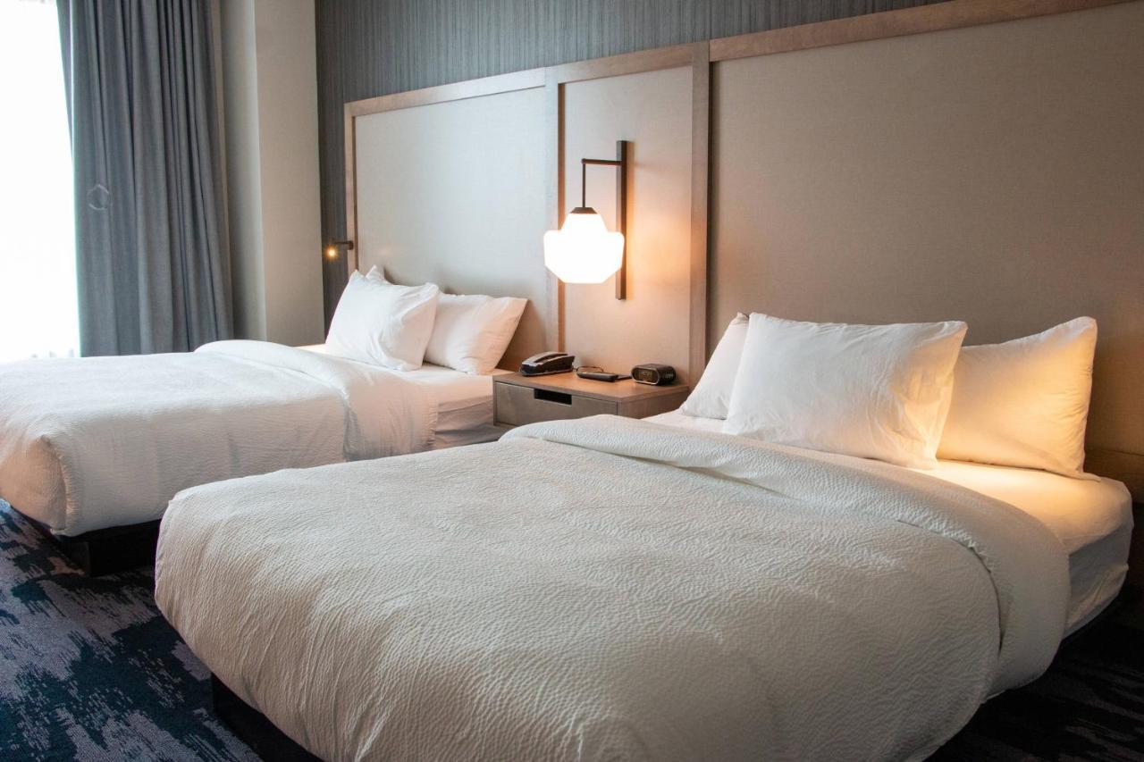Queen Room with Two Queen Beds and Bathtub - Mobility Access