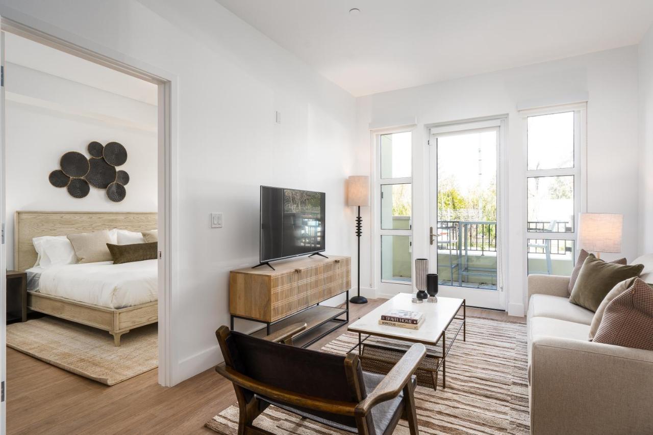 Caltrain-Facing, One Bedroom Apartment (Self Check-in with Virtual Front Desk)