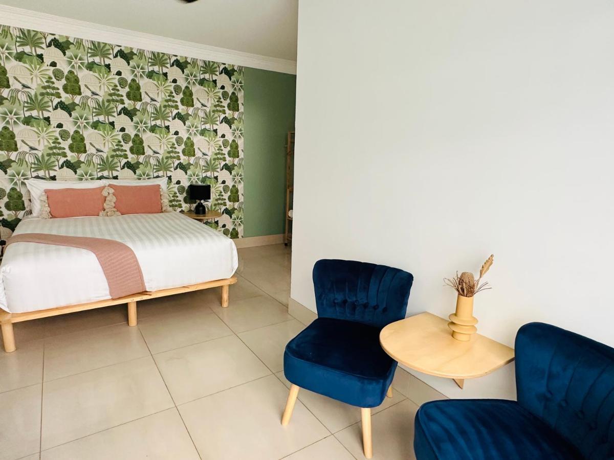 Kamer met Queensize Bed en Uitzicht op de Tuin