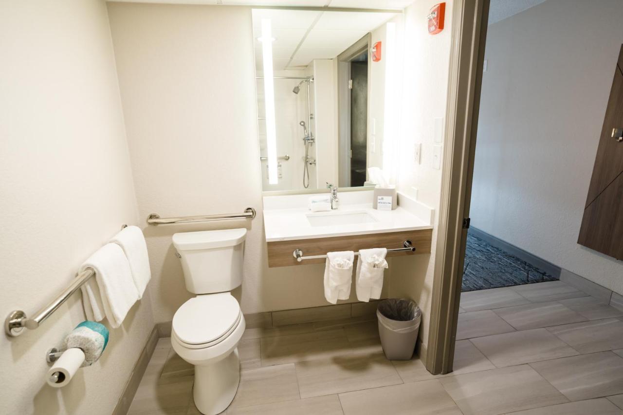 King Room - Mobility Access/Hearing Accessible