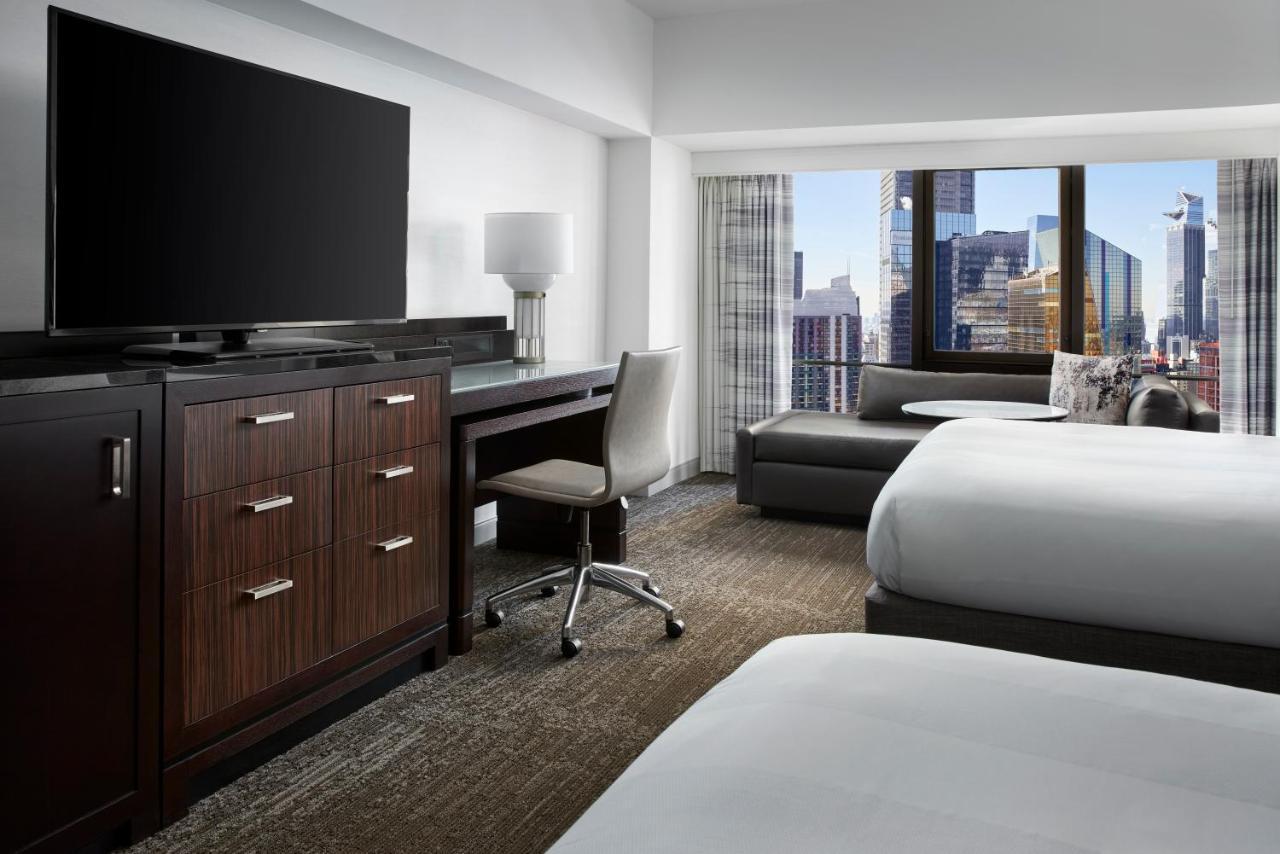 Habitación Doble Superior con vistas a Times Square - 2 camas dobles - Adaptada para personas con discapacidad auditiva