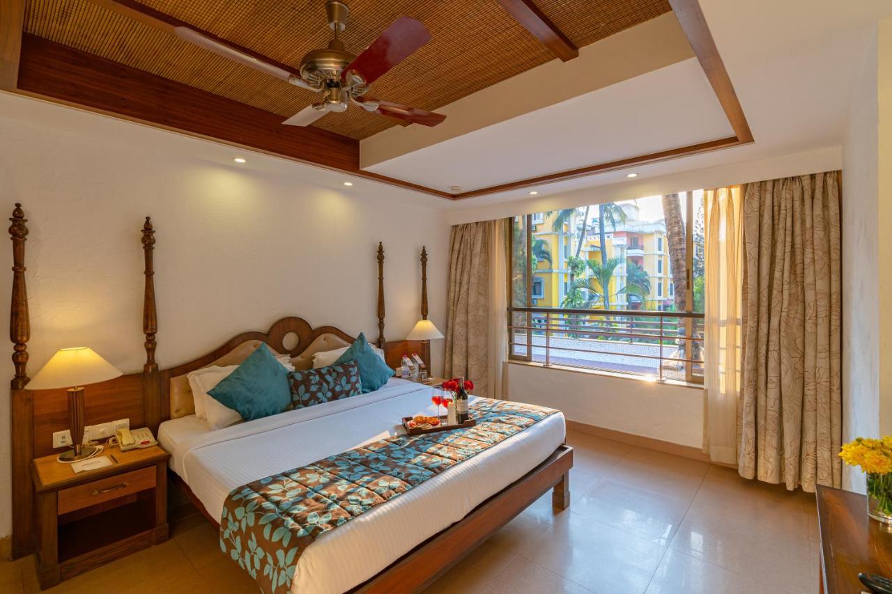 Suite with Bathtub