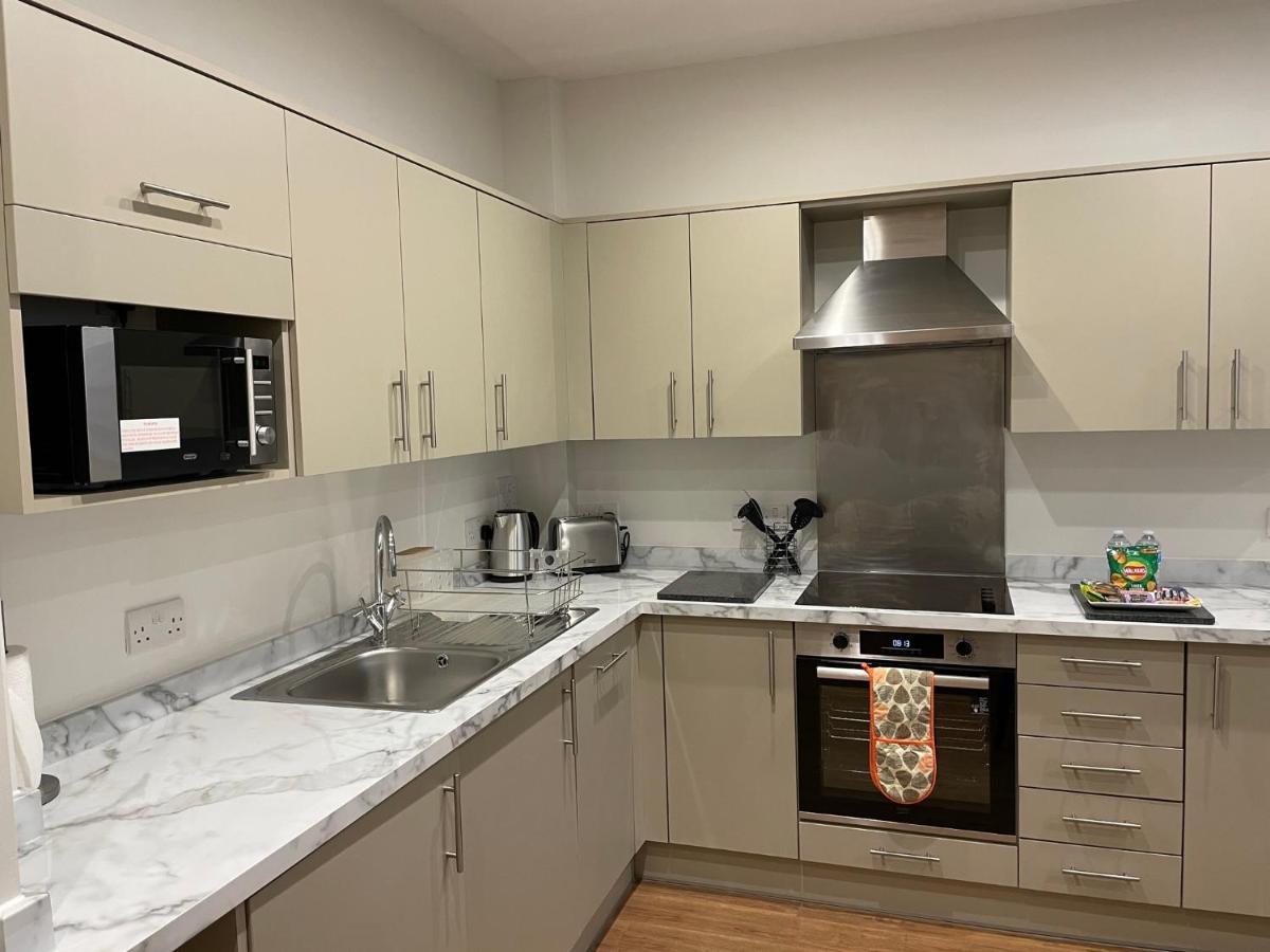 Deluxe Three-Bedroom Apartment