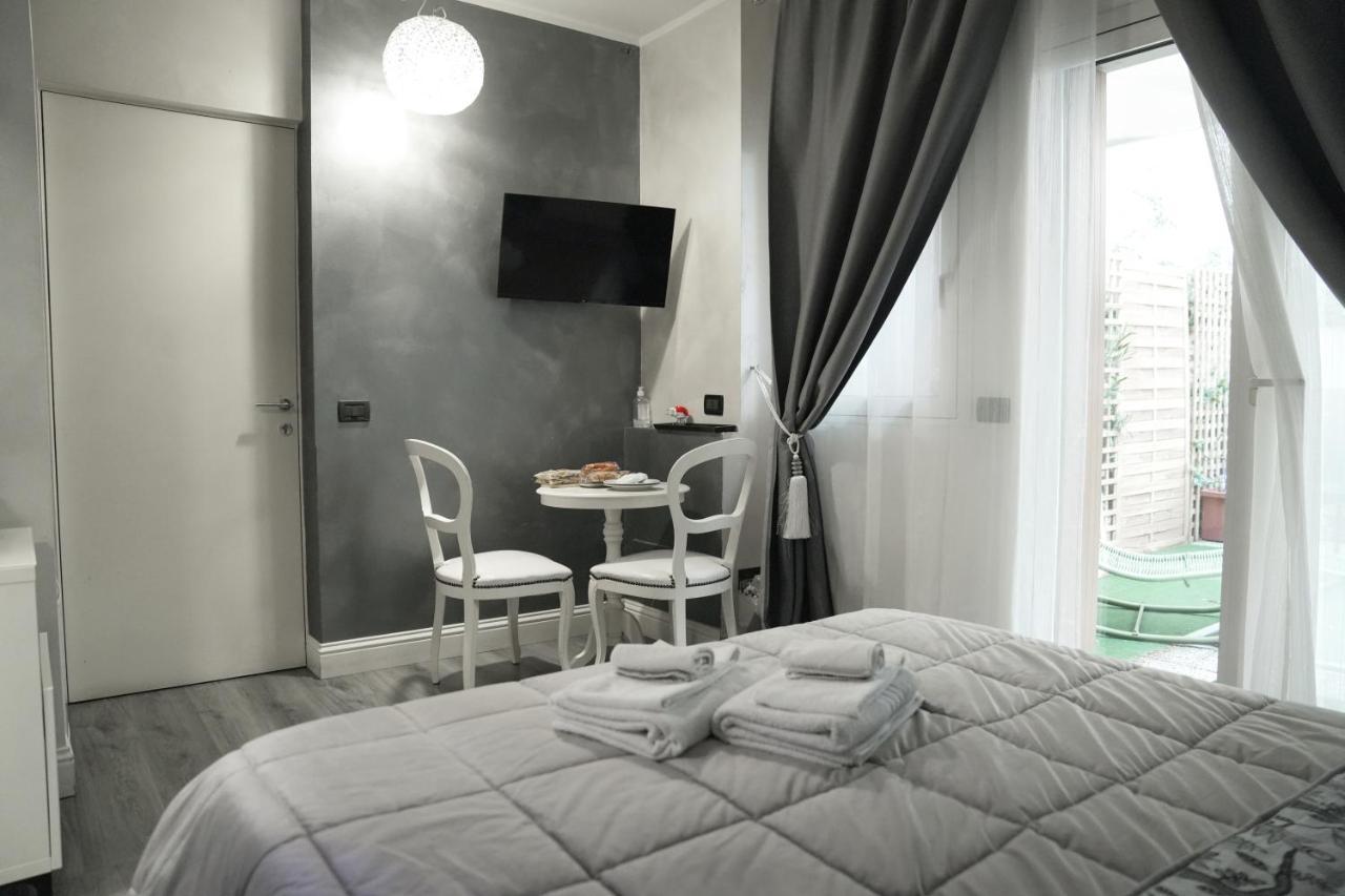 Deluxe Double Room Balcony,1362486137:JPEG