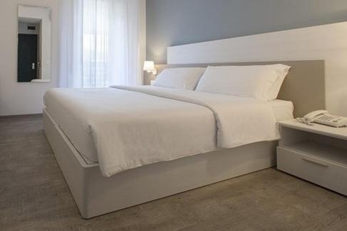 Kleines Zweibettzimmer