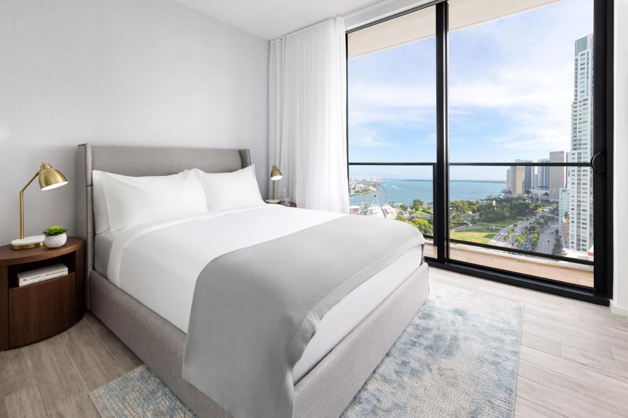 Suite de 3 dormitorios con vistas a la ciudad con cama extragrande, cama grande o dos individuales