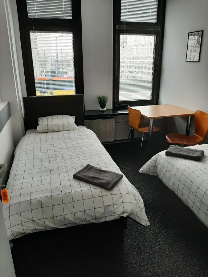 Twin Room,1363532012:JPEG