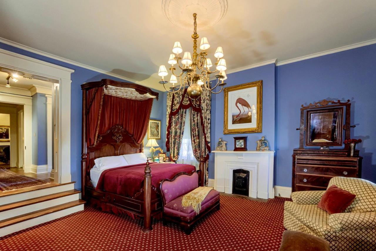 Deluxe Queen Suite
