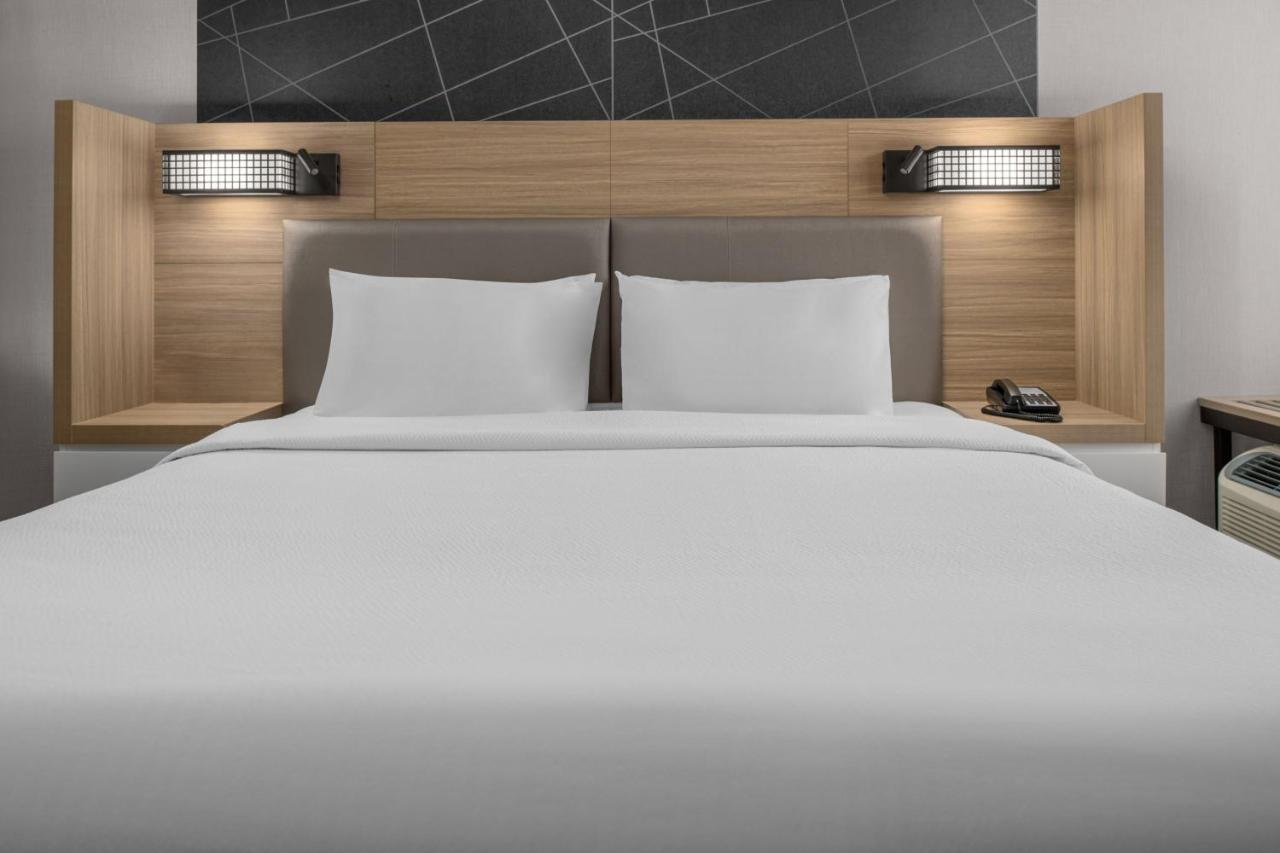 King Suite with Trundle Bed