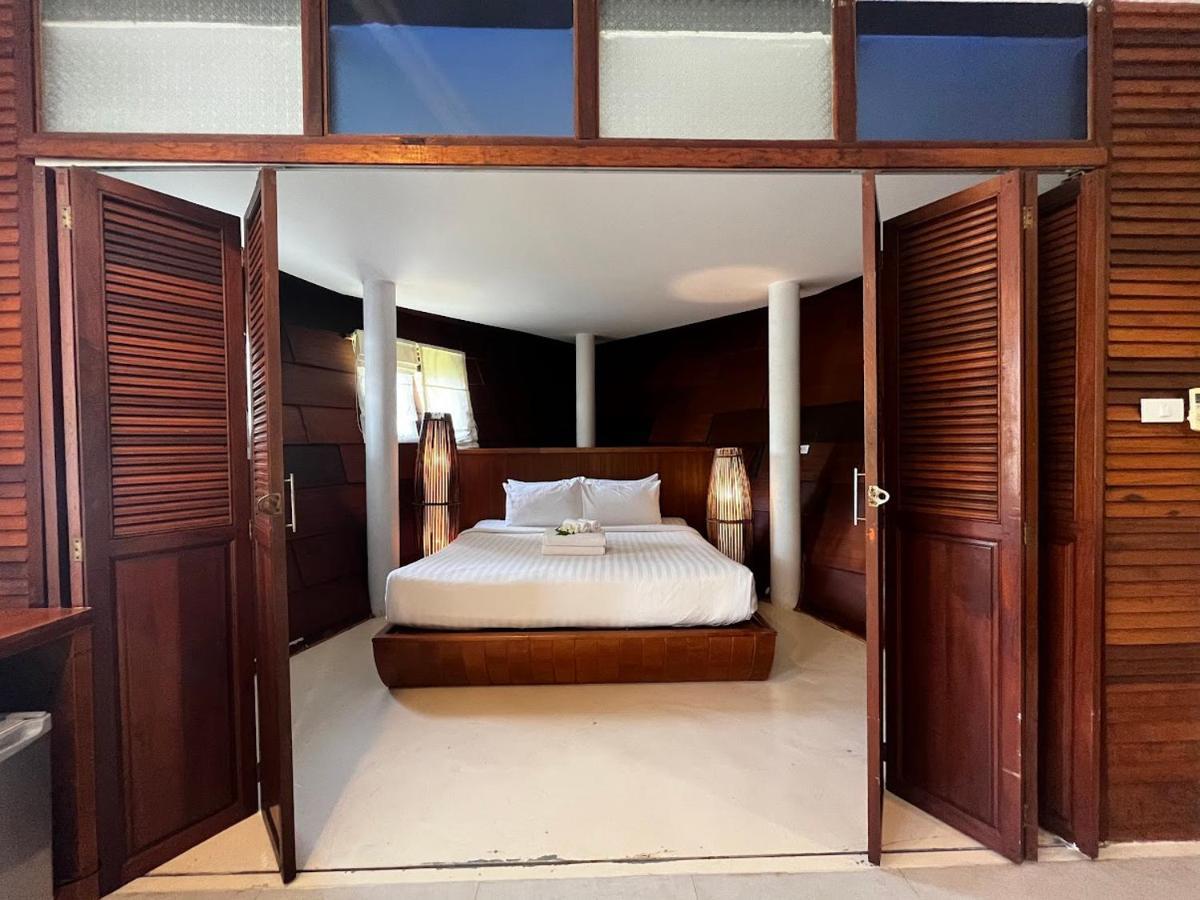 Boat Terrace Suite Room