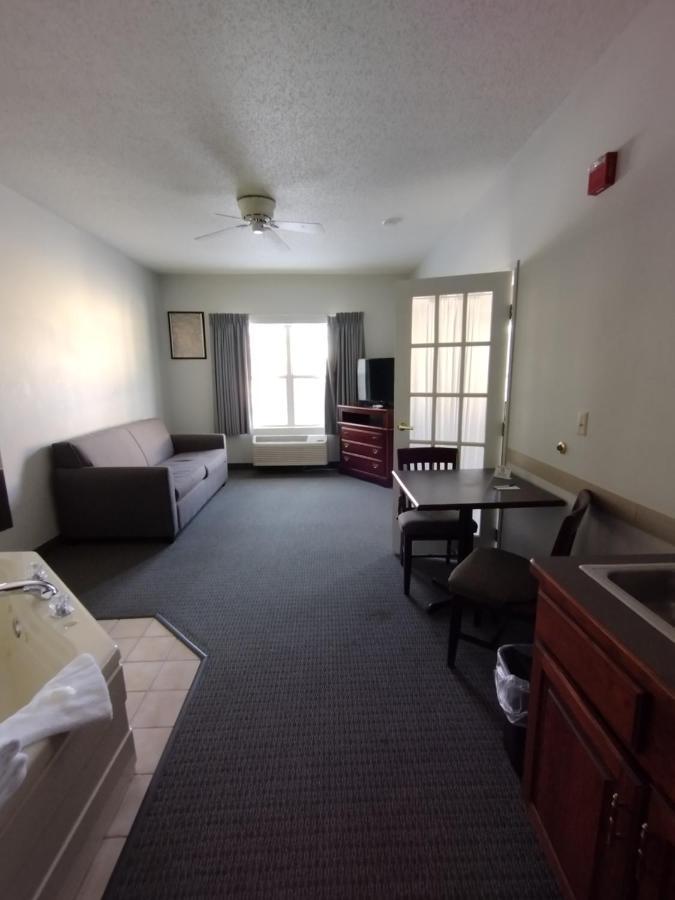 Suite with Hot Tub