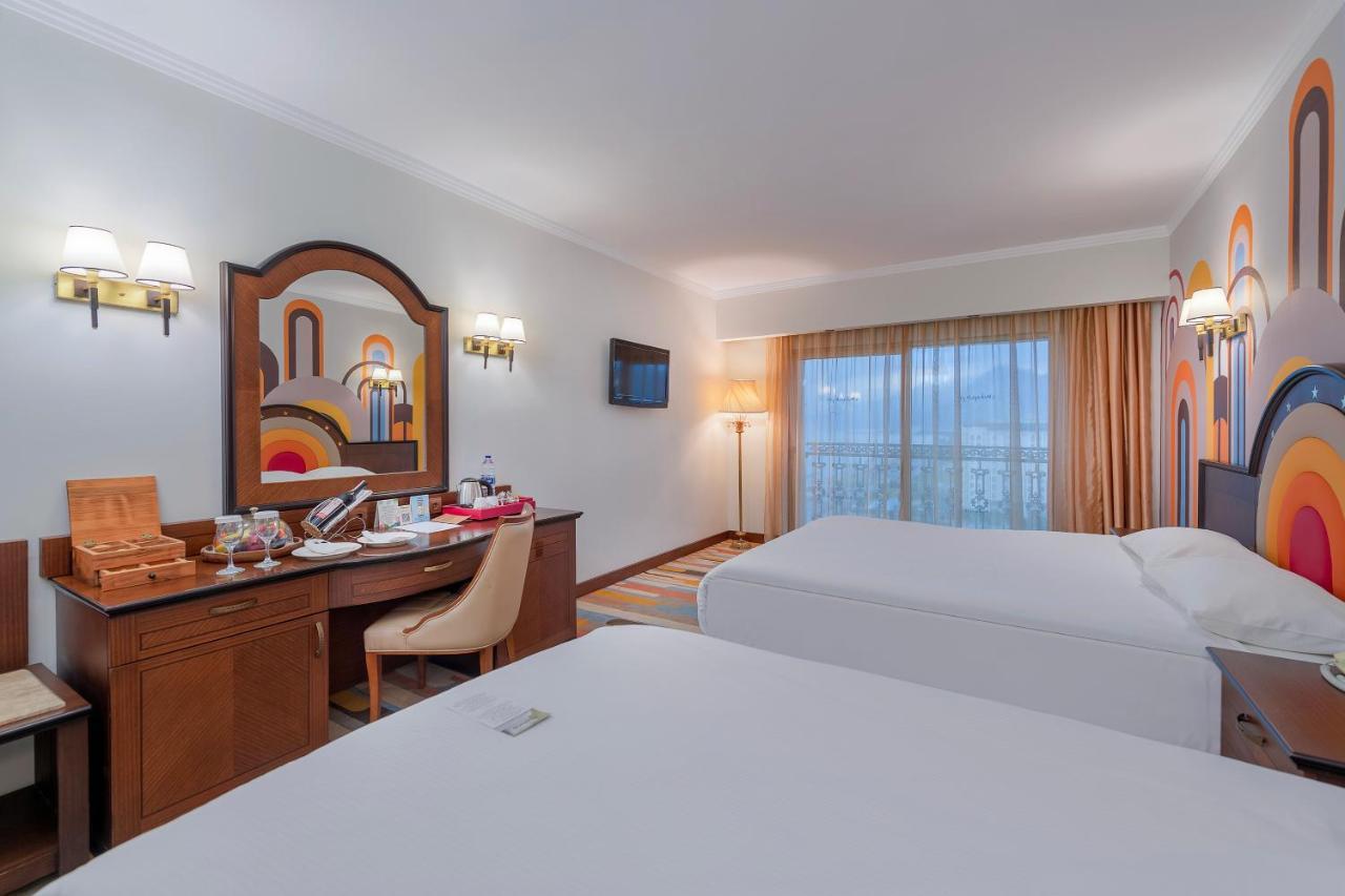 Corner Superior Room City or Sea View