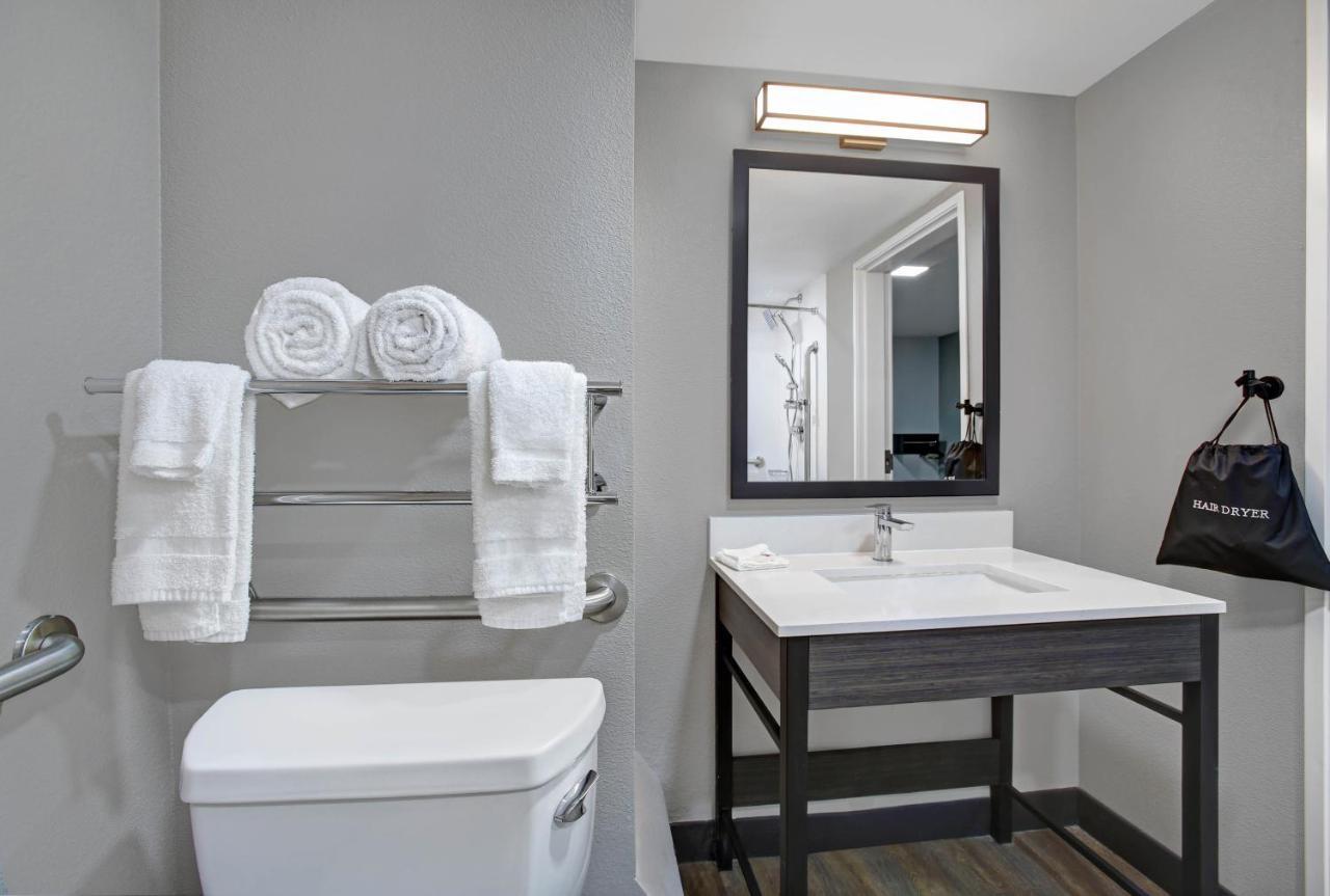 Deluxe Queen Room with Two Queen Beds