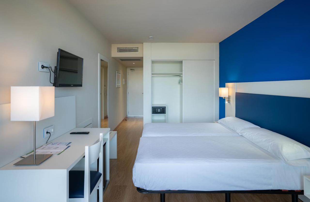 Chambre Triple (2 Adultes & 1 Enfant)