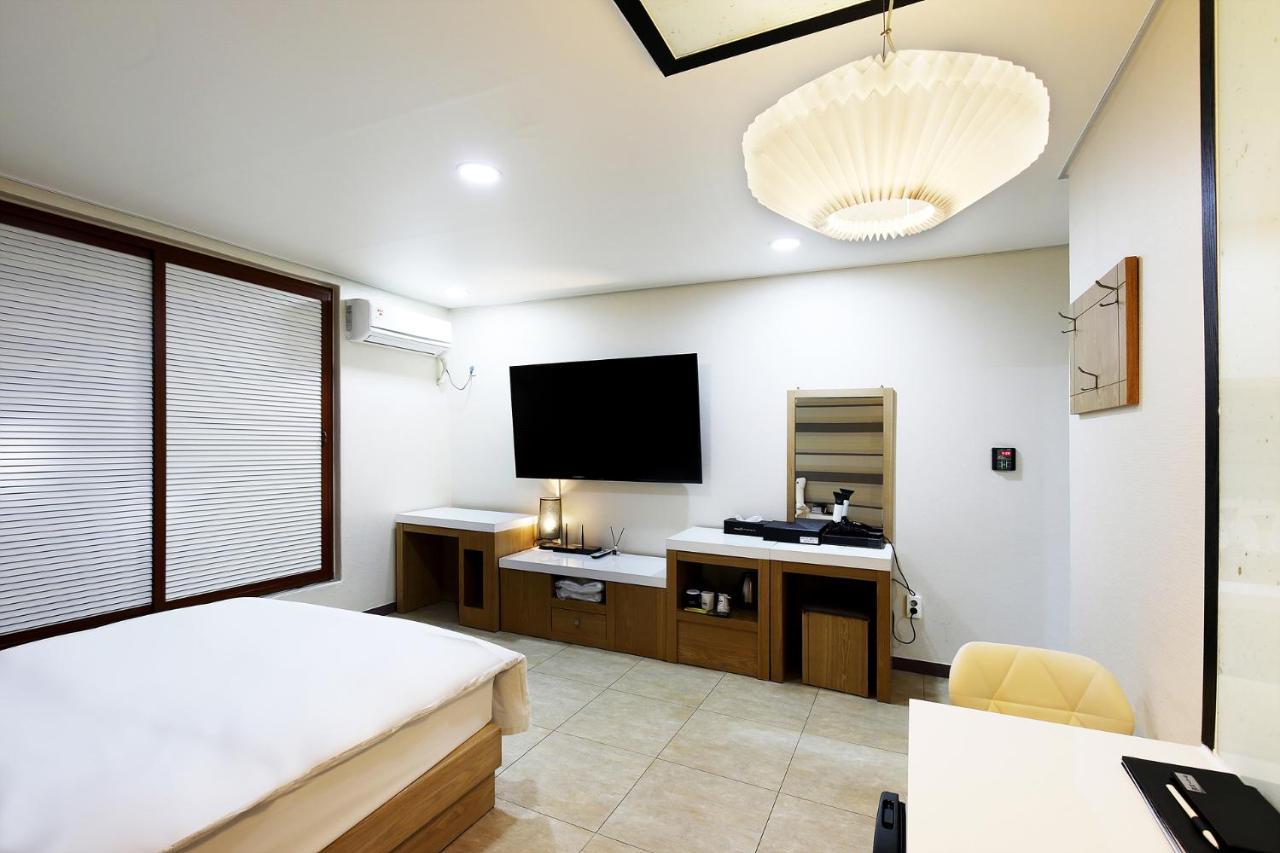 Standard Double Room - Free Breakfast for 2 people (Not provided on Monday)