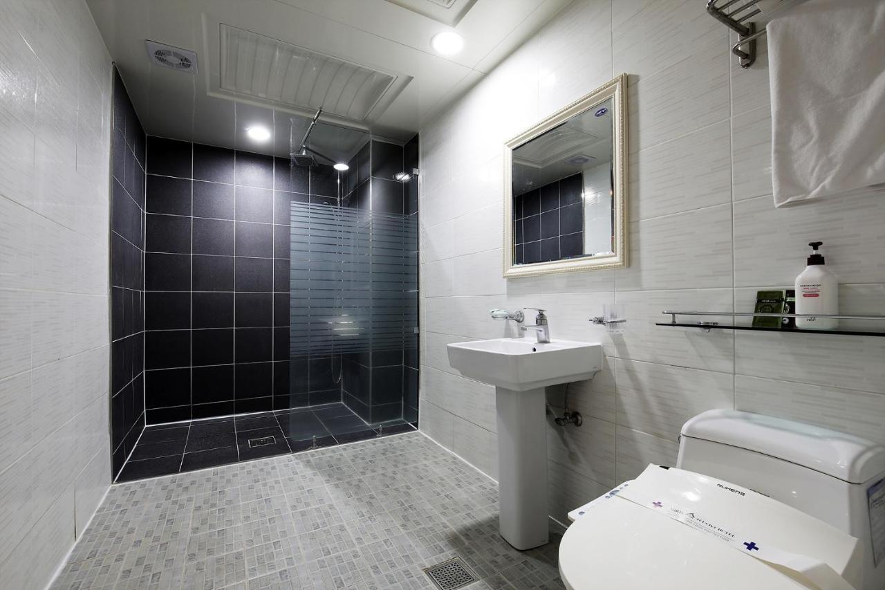 Superior Twin Room - Free Breakfast for 2 people (Not provided on Monday)