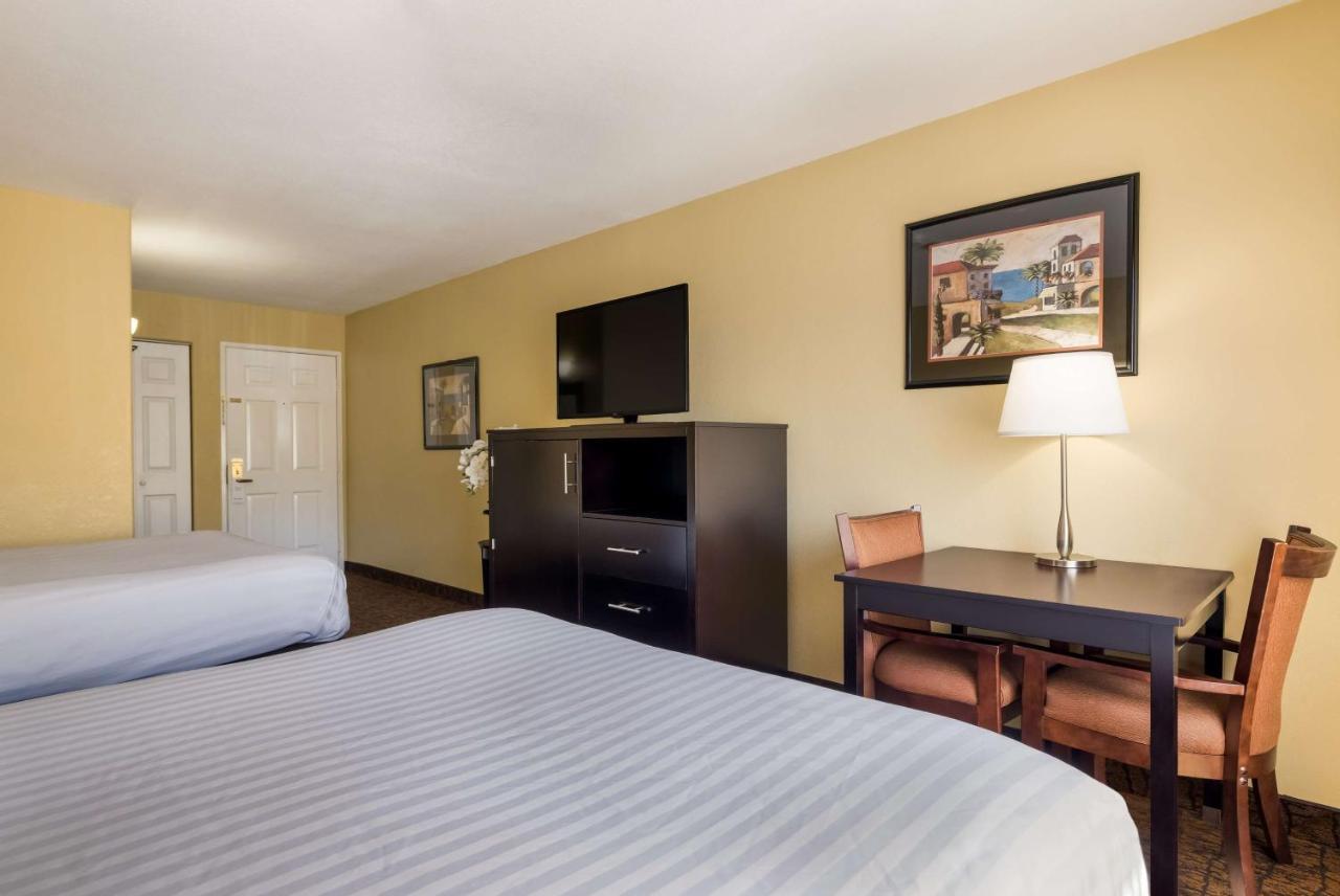 Queen Room with Two Queen Beds and Roll-In Shower - Disability Access/Non-Smoking