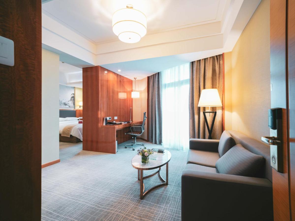 King Suite Non-Smoking