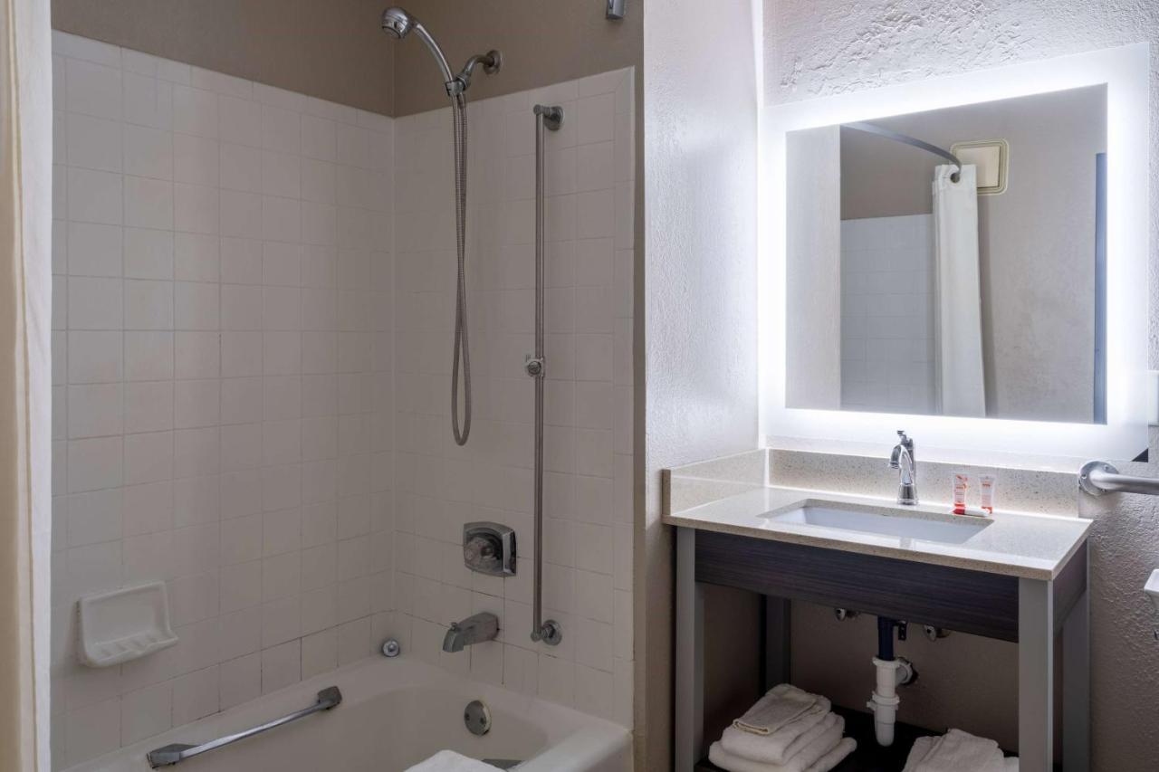 King Room - Mobility Access/Non-Smoking
