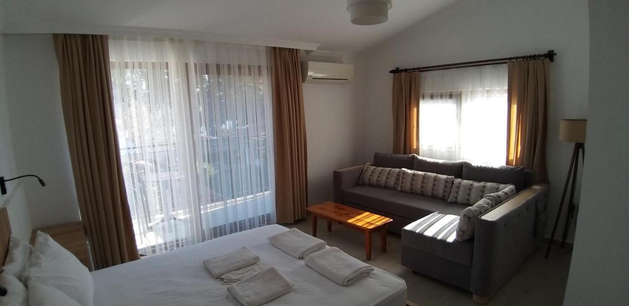 Family Room Balcony,1365867047:JPEG