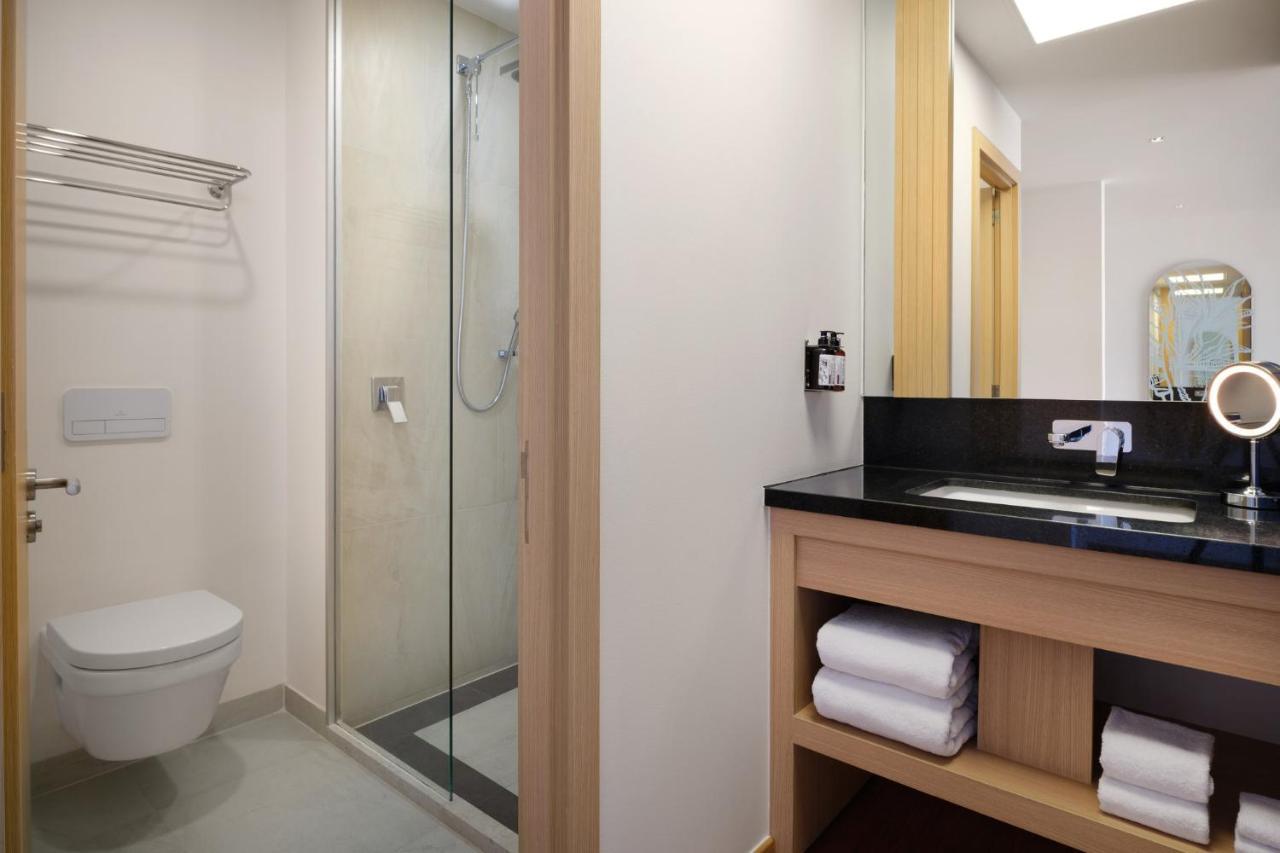 Queen Room with Two Queen Beds - High Floor/Non-Smoking