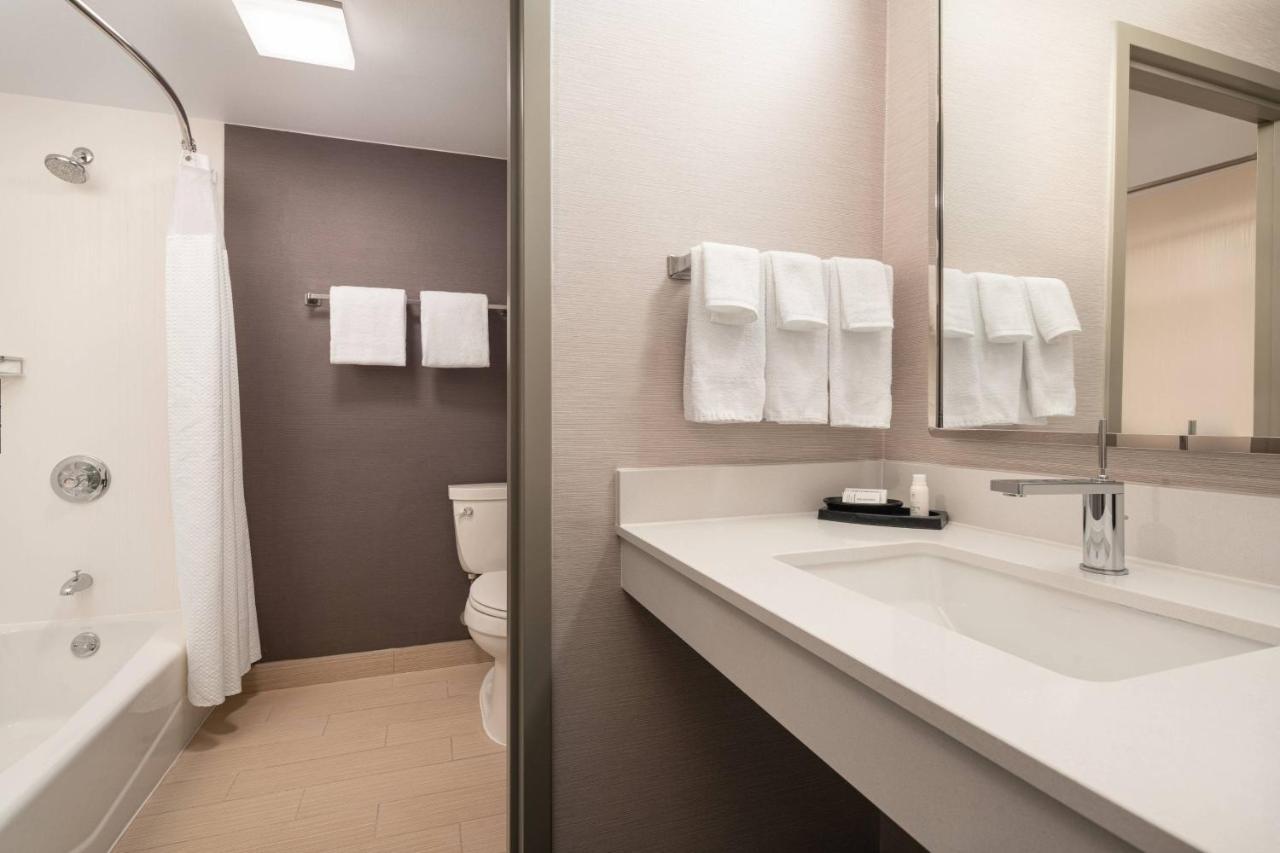 One-Bedroom King Suite